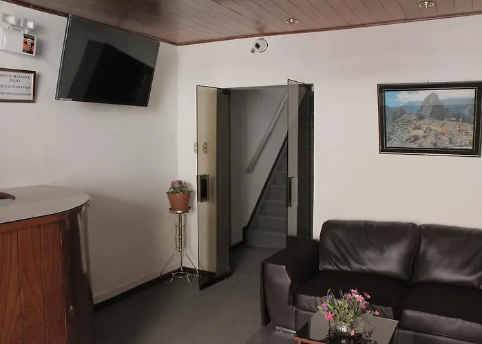 Alfredo's Palace 2*
